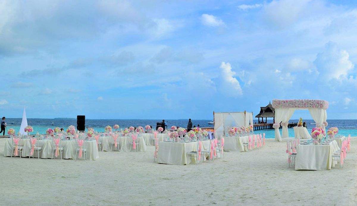 BEACH WEDDING DURING COVID